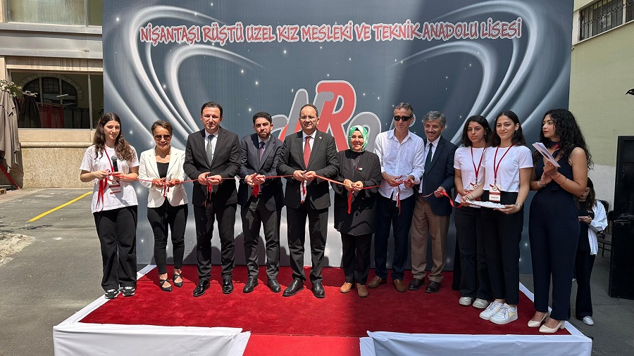 KAYMAKAMIMIZ CEVDET ERTÜRKMEN NİŞANTAŞI RÜŞTÜ ÜZEL KIZ MESLEKİ VE TEKNİK ANADOLU LİSESİNDE DÜZENLENEN  YIL SONU ALAN ŞENLİĞİNE KATILDI