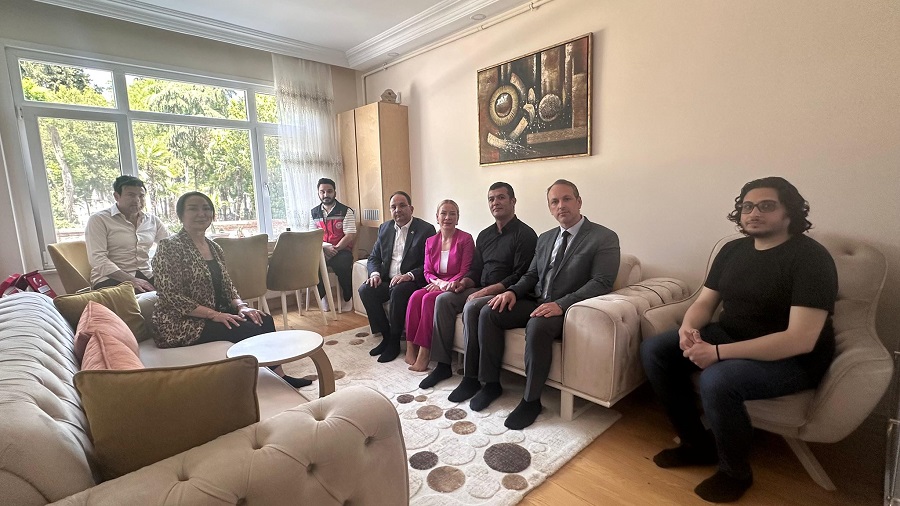 KAYMAKAMIMIZ CEVDET ERTÜRKMEN 15 TEMMUZ ŞEHİDİMİZ BARIŞ EFE'NİN KIYMETLİ AİLESİNE ZİYARETTE BULUNARAK KURBAN BAYRAMLARINI KUTLADI