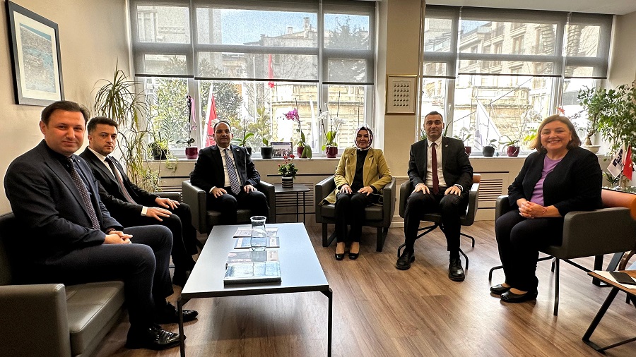 KAYMAKAMIMIZ CEVDET ERTÜRKMEN FMV IŞIK OKULLARI MÜDÜRÜ LİSESİ MÜDÜRÜ HAKAN KULABER'E ZİYARETTE BULUNDU