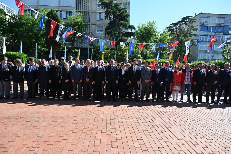 KAYMAKAMIMIZ CEVDET ERTÜRKMEN 19 MAYIS ATATÜRK'Ü ANMA, GENÇLİK VE SPOR BAYRAMI MÜNASEBETİYLE ÇELEN SUNMA TÖRENİNE KATILDI