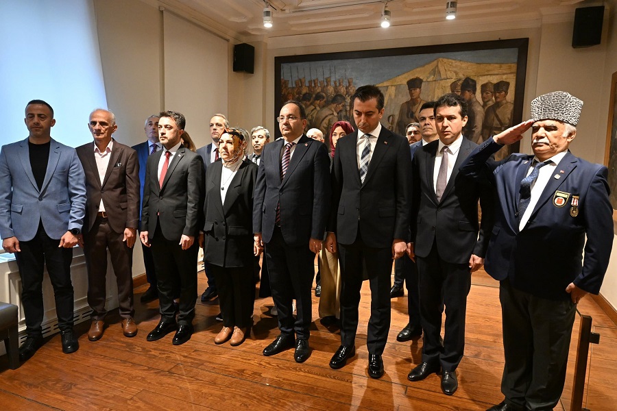 KAYMAKAMIMIZ CEVDET ERTÜRKMEN 19 MAYIS ATATÜRK'Ü ANMA, GENÇLİK VE SPOR BAYRAMI MÜNASEBETİYLE İLÇEMİZDE BULUNAN ATATÜRK EVİNİ ZİYARET ETTİ