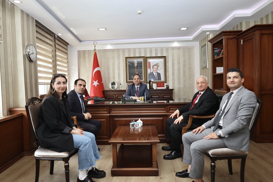 ŞİŞLİ SOSYAL GÜVENLİK MERKEZİ MÜDÜR VEKİLİ FATİH ŞAKAR, MÜDÜR YARDIMCILARI HASAN KILIÇ VE NEVZAT SANCAK KAYMAKAMIMIZA ZİYARETTE BULUNDU