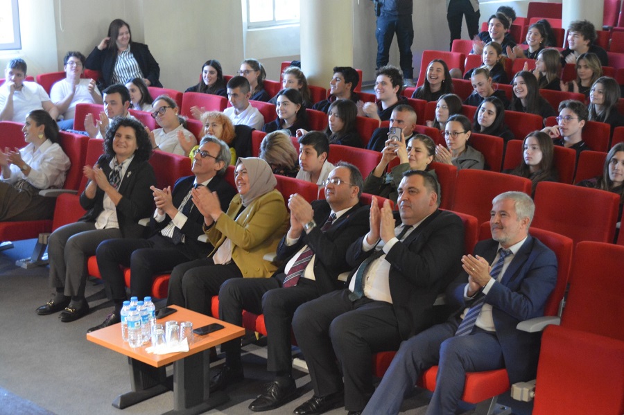KAYMAKAMIMIZ CEVDET ERTÜRKMEN VE İLÇE MİLLİ EĞİTİM MÜDÜRÜ SEVGİ YÜCEL ENGELLİLER HAFTASI KAPSAMINDA DÜZENLENEN PROGRAMA KATILDI